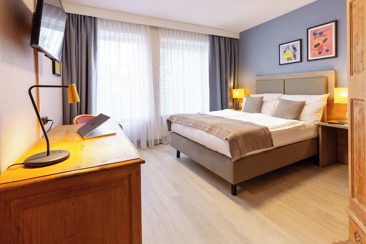 Room 15 of 178