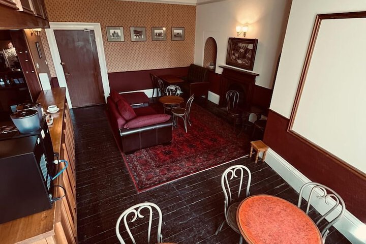 Lounge 108 of 132