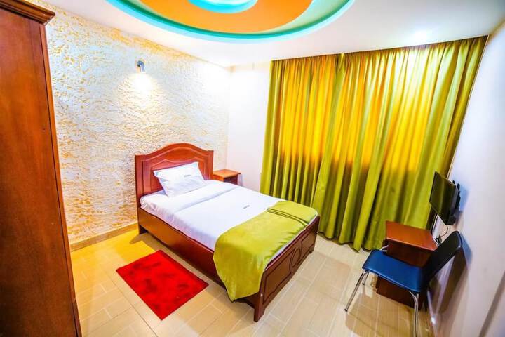 Room 4 of 18