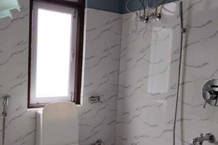 Room 18 of 21