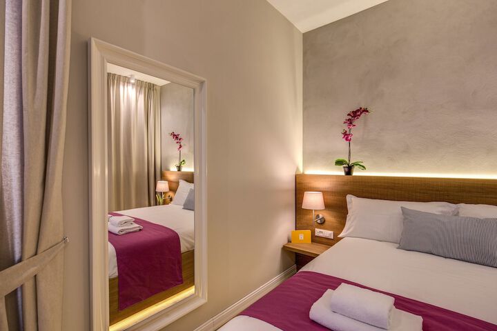Room 17 of 32