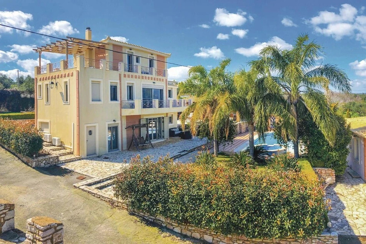 Nice Home in Koroni with Hot Tub WiFi, Outdoor Swimming Pool