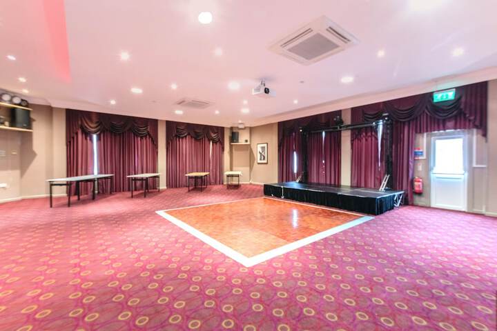 Ballroom/Hall 87 of 99