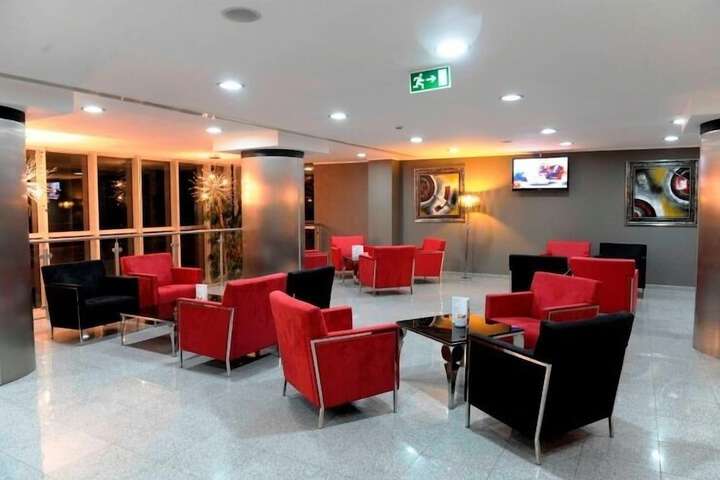 Lounge 14 of 20