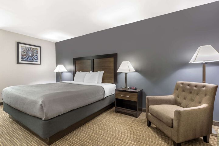 1 King Bed Efficiency (1 of 12)