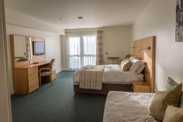 Room 2 of 74