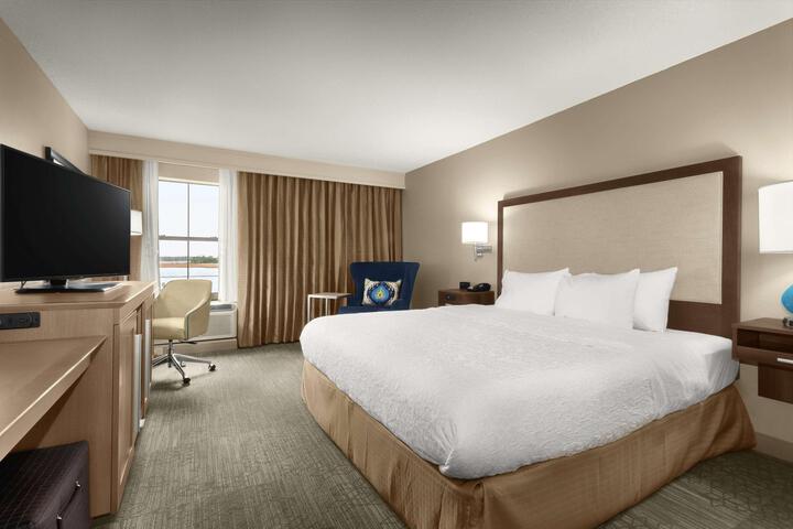 1 King Bed (3 of 22)