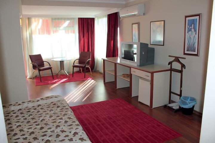 Room 12 of 46
