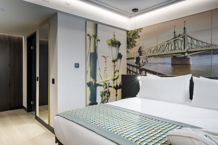 Room 5 of 75