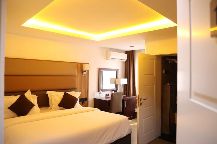 Room 10 of 27