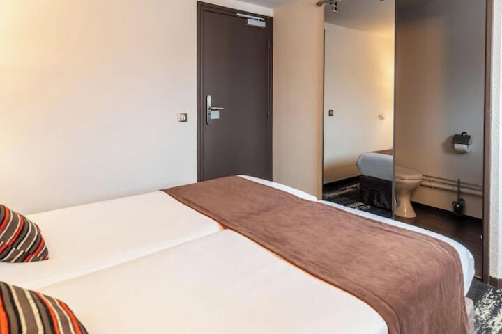 Room 20 of 40