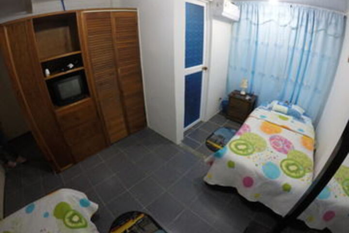 Room 9 of 14