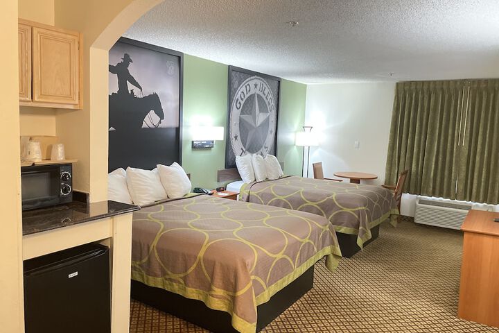 2 Queen Beds (5 of 11)