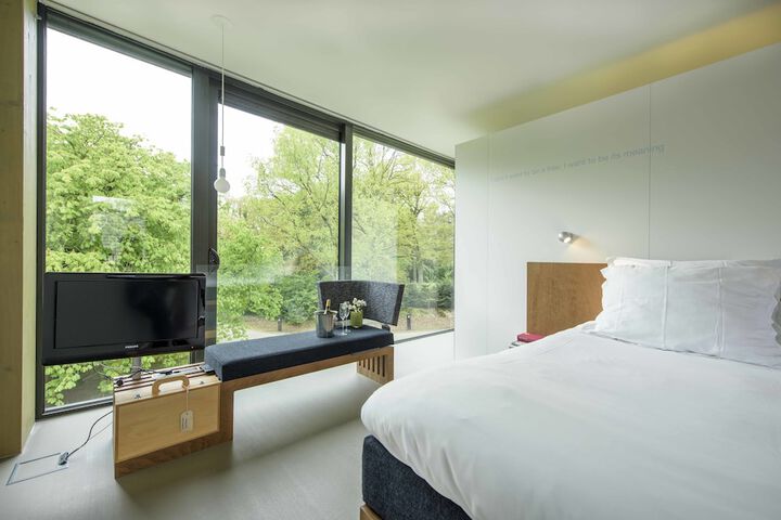 Room 9 of 40