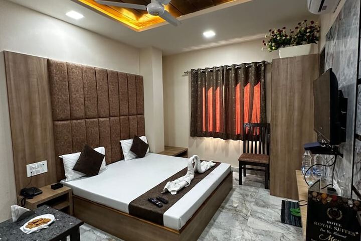 Room 5 of 38