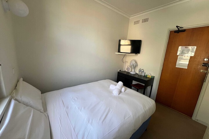 Room 19 of 109
