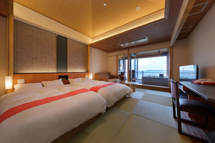 Room 2 of 72
