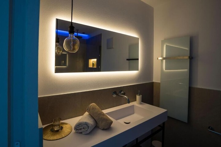 Room 10 of 29