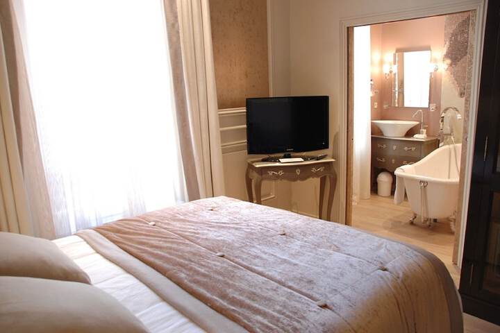 Room 5 of 83