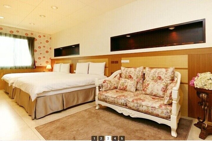 Room 8 of 25