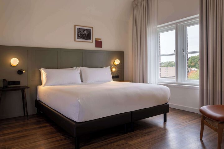 Room 12 of 82