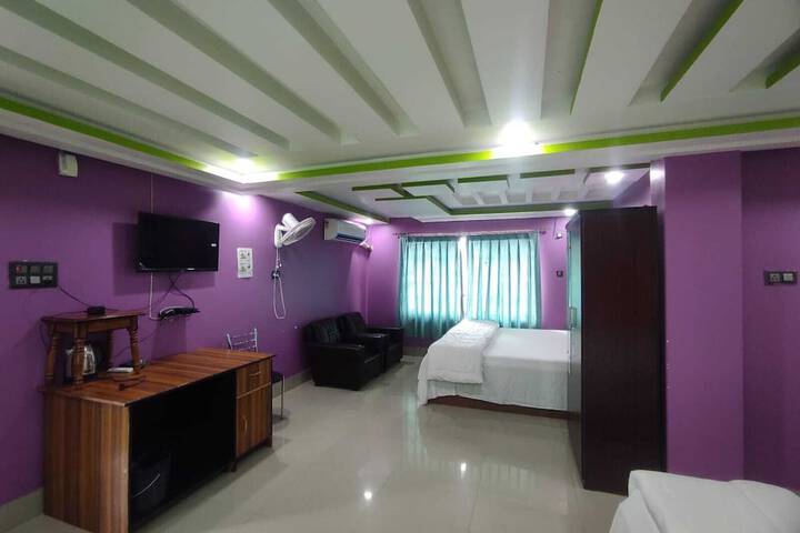 Room 6 of 18