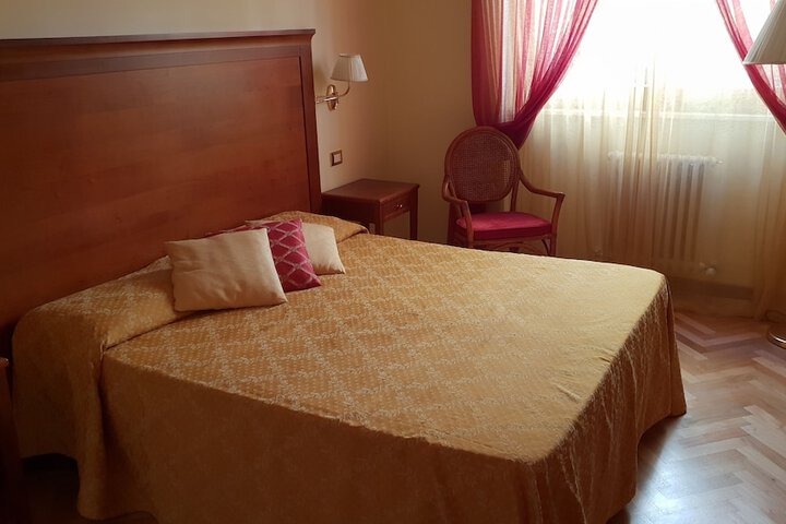Room 9 of 22
