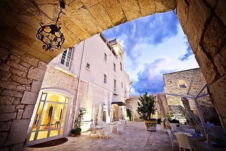 Hotel Exterior 55 of 62