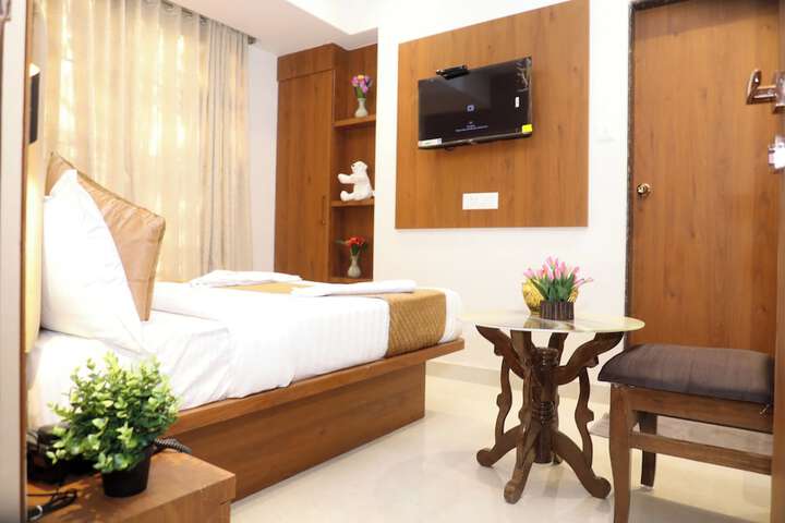 Room 6 of 27