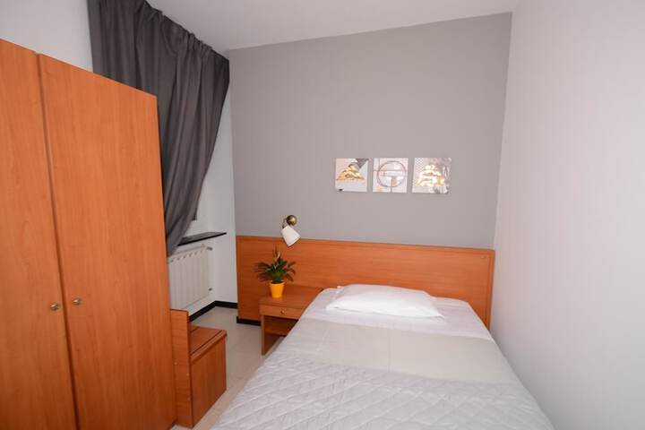 Room 14 of 32