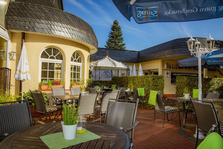 Sundeck 103 of 129