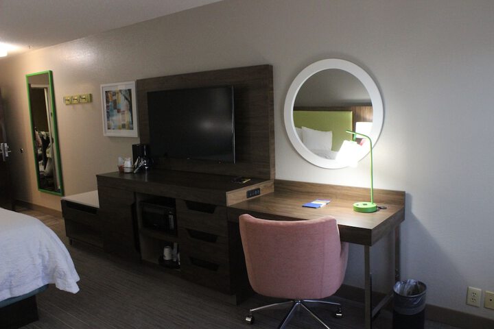 1 King Bed Study with Sofa Bed (1 of 23)