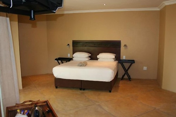 Room 2 of 38