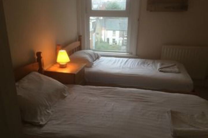 Room 4 of 9