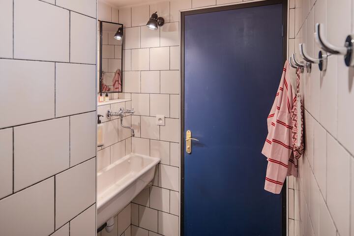 Room 16 of 36