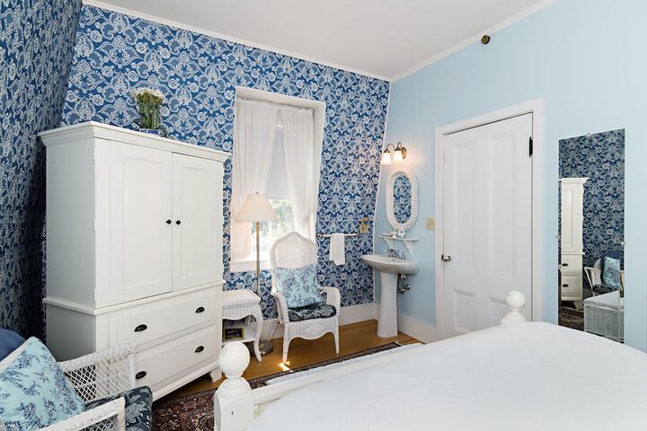 Room 27 of 88