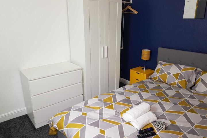 Room 8 of 16