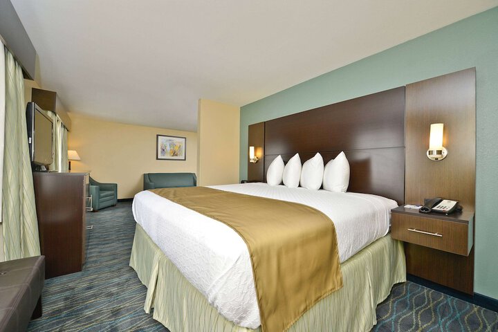 1 King Bed (7 of 7)