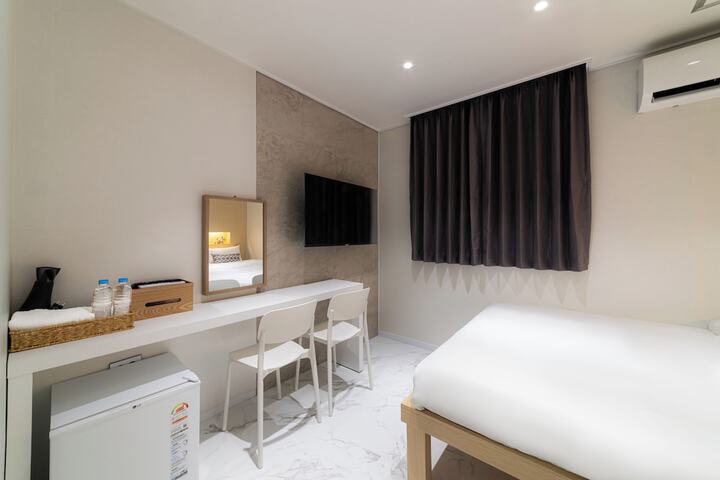 Room 16 of 84