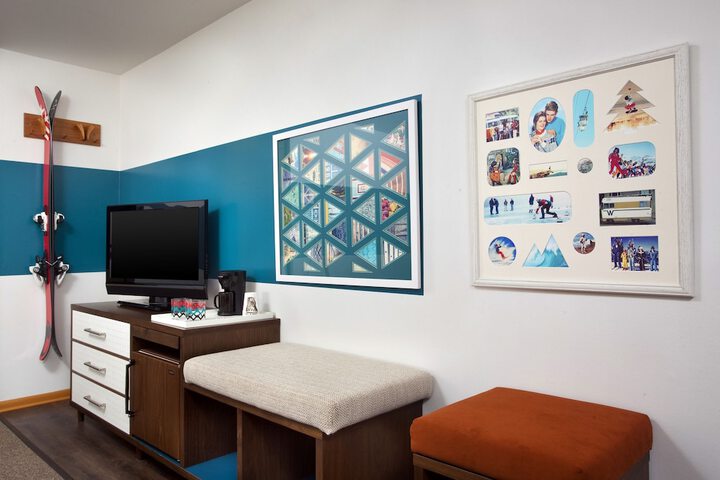 Room 6 of 30