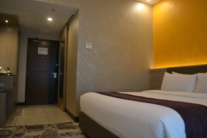Room 9 of 31