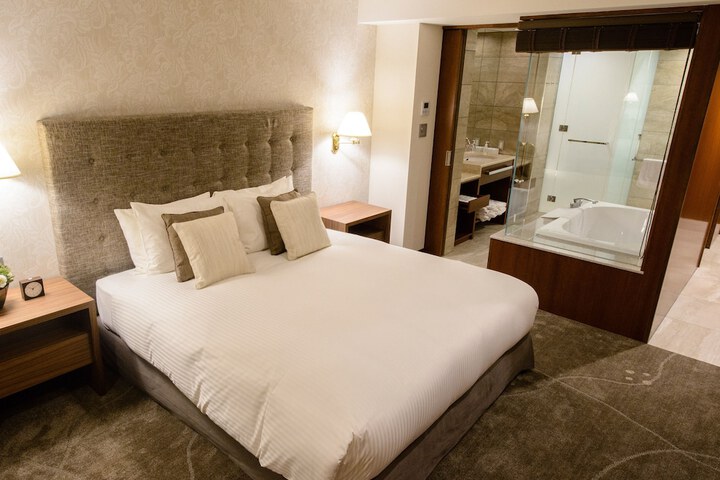 Room 14 of 96