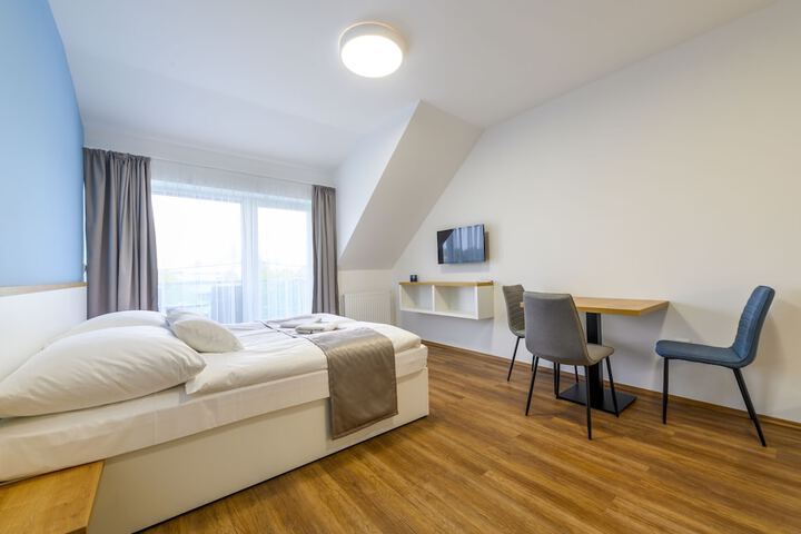 Room 2 of 32