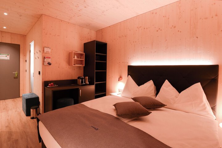 Room 10 of 65