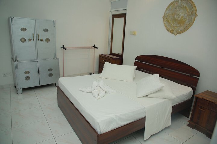 Room 10 of 25