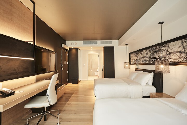 Room 16 of 44
