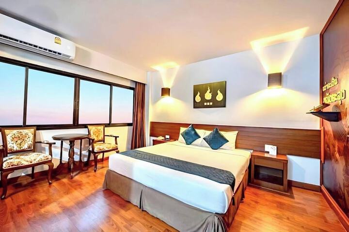 Room 10 of 80