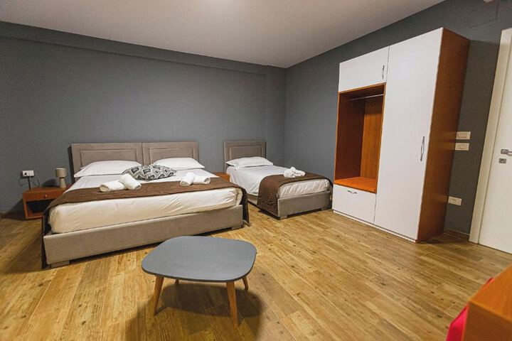 Room 11 of 90