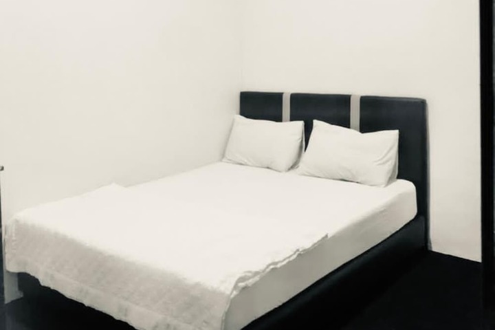 Room 9 of 14