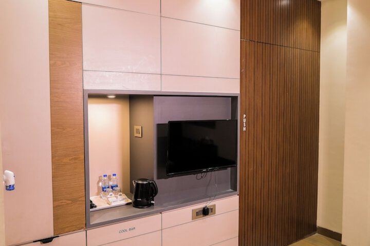 Room 8 of 12